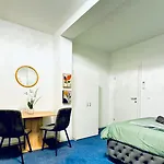 Bright Stay, 7Br Shared Apt Only 13Min To Belvedere Palace