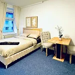 Bright Stay, 7Br Shared Apt Only 13Min To Belvedere Palace