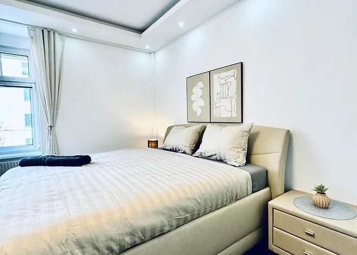 Bright Stay, 7Br Shared Apt Only 13Min To Belvedere Palace