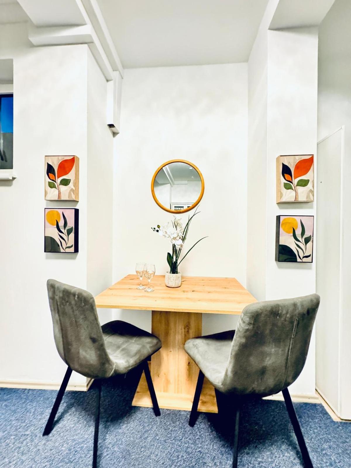 Bright Stay, 7br Shared Only 13min To Belvedere Palace Apartment *
