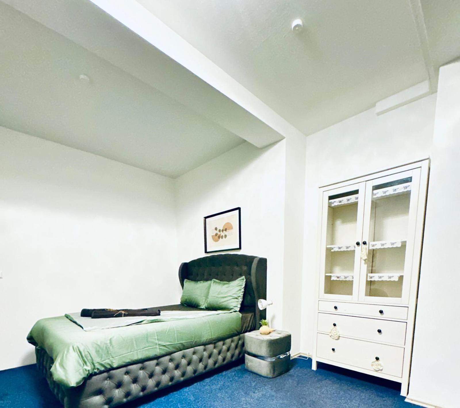 Bright Stay, 7br Shared Only 13min To Belvedere Palace Apartment Wien