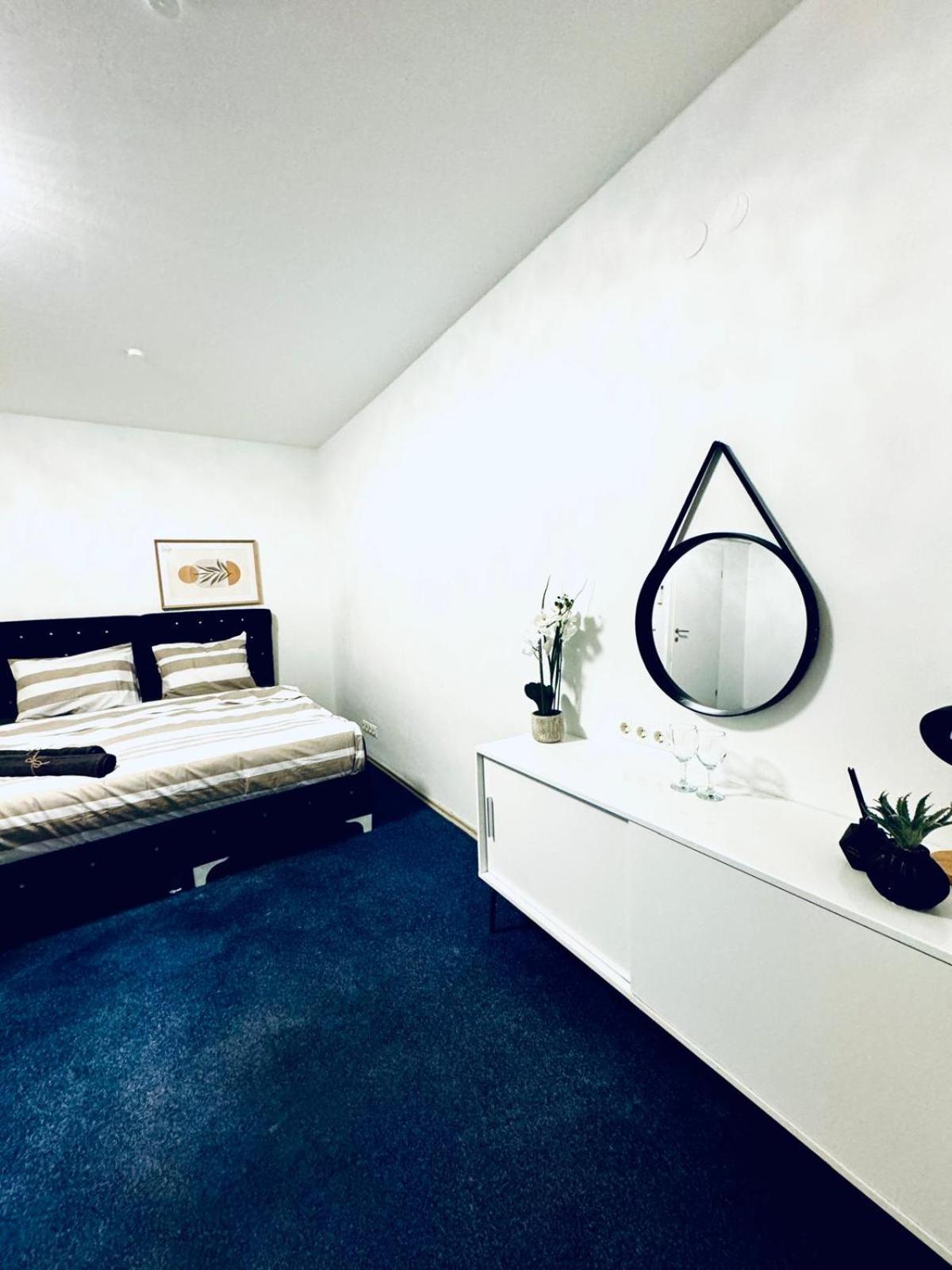 Bright Stay, 7br Shared Only 13min To Belvedere Palace Apartment