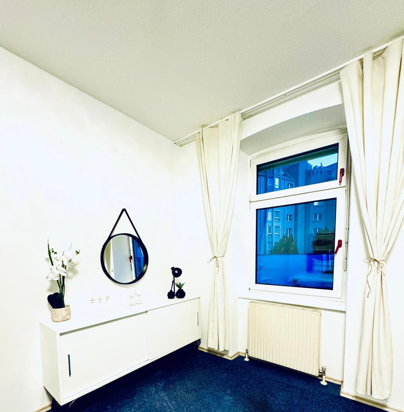 Bright Stay, 7br Shared Only 13min To Belvedere Palace Apartment *