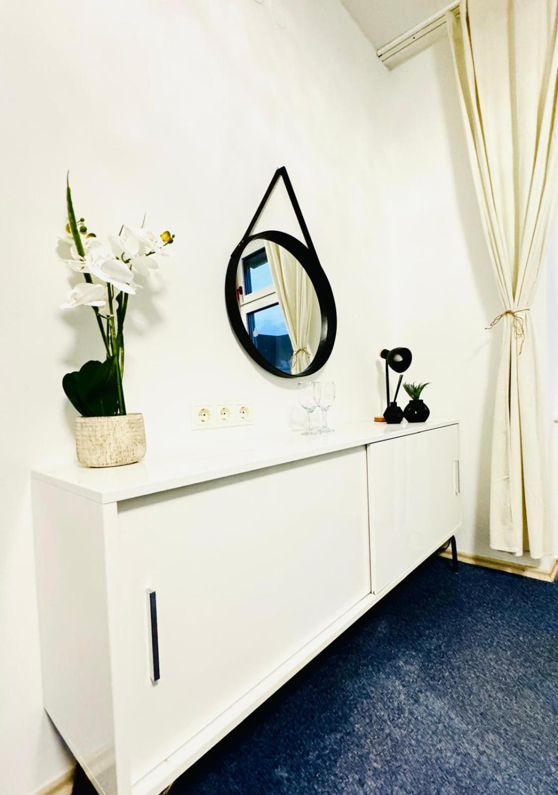 Bright Stay, 7br Shared Only 13min To Belvedere Palace *