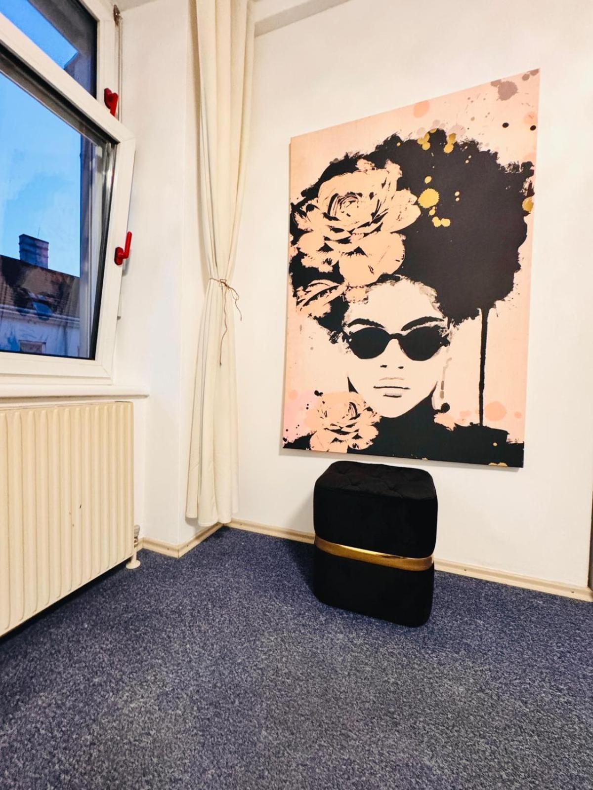 Bright Stay, 7br Shared Only 13min To Belvedere Palace Apartment