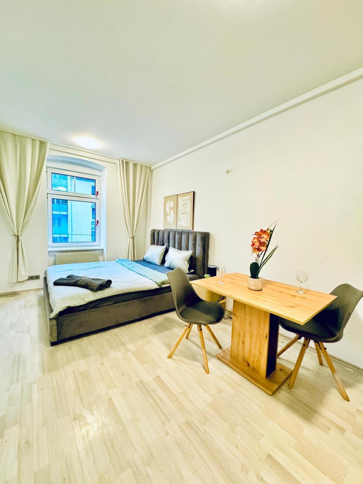 Apartment Bright Stay, 7br Shared Only 13min To Belvedere Palace