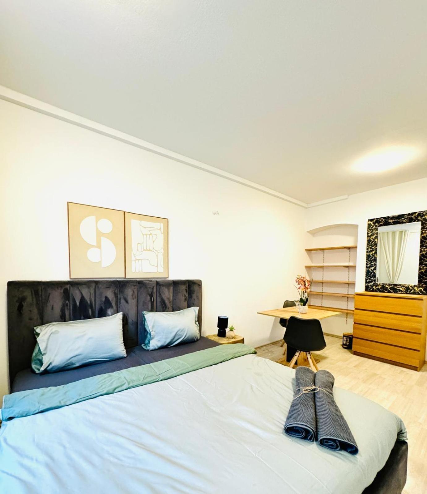 Bright Stay, 7br Shared Only 13min To Belvedere Palace