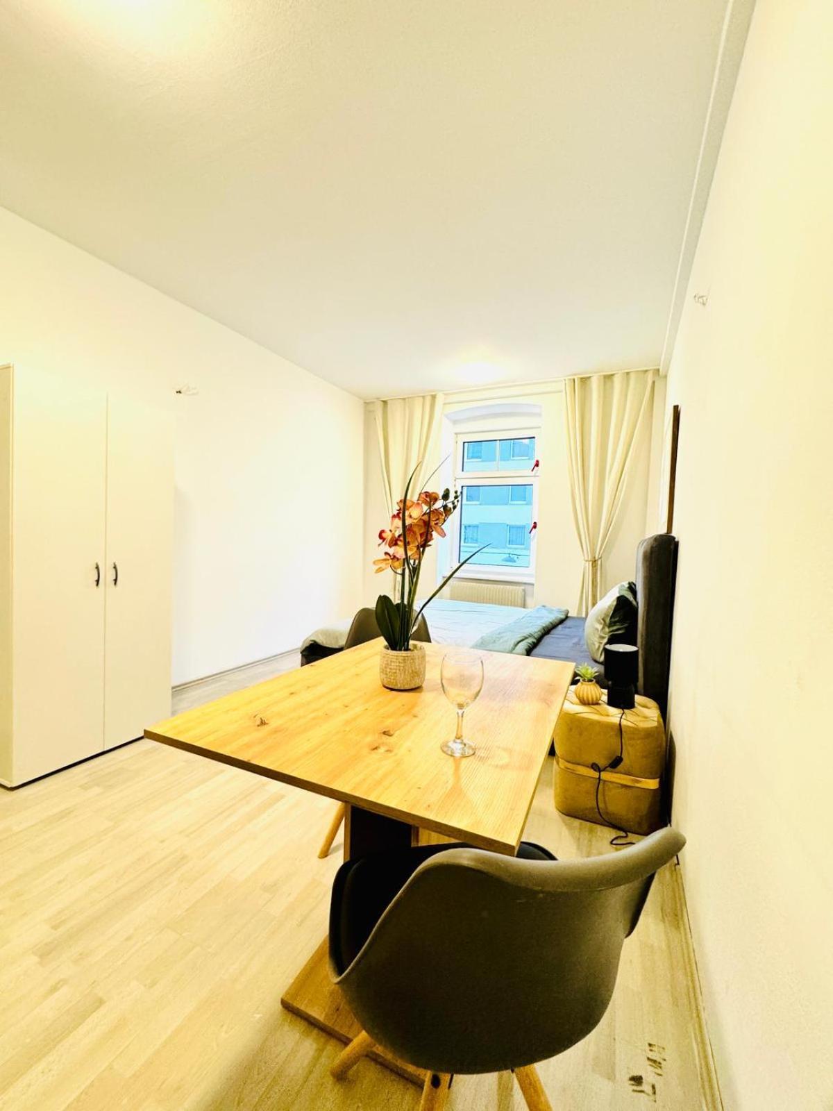 Bright Stay, 7br Shared Only 13min To Belvedere Palace Apartment *