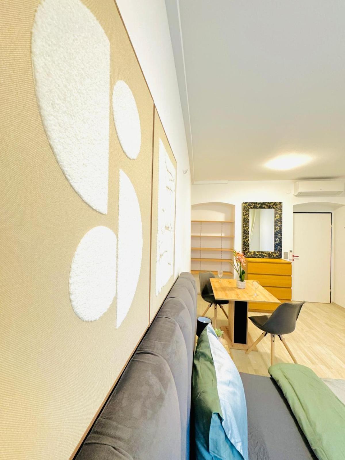 Apartment Bright Stay, 7br Shared Only 13min To Belvedere Palace *