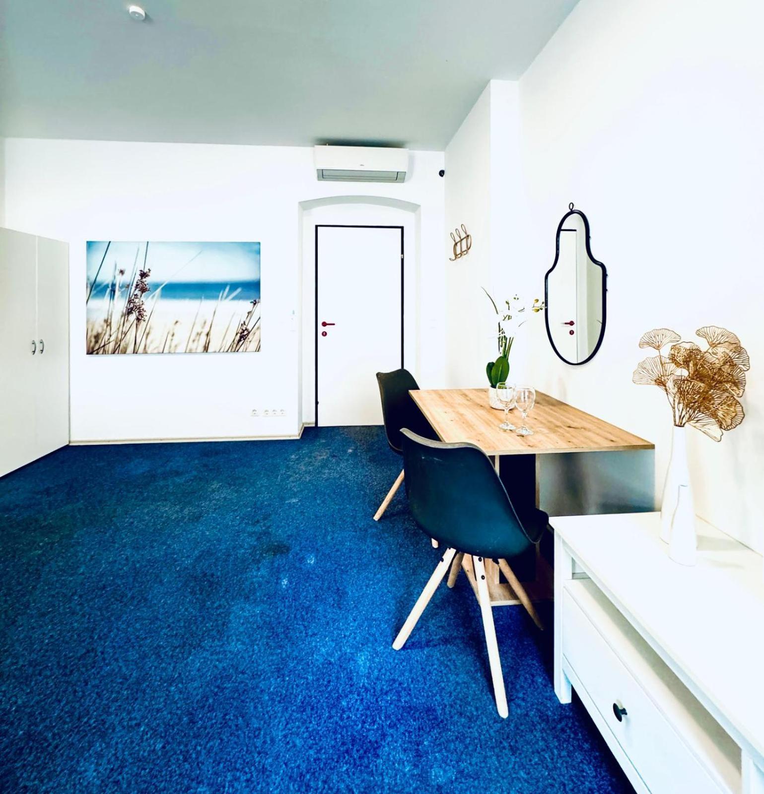 Bright Stay, 7br Shared Only 13min To Belvedere Palace Apartment
