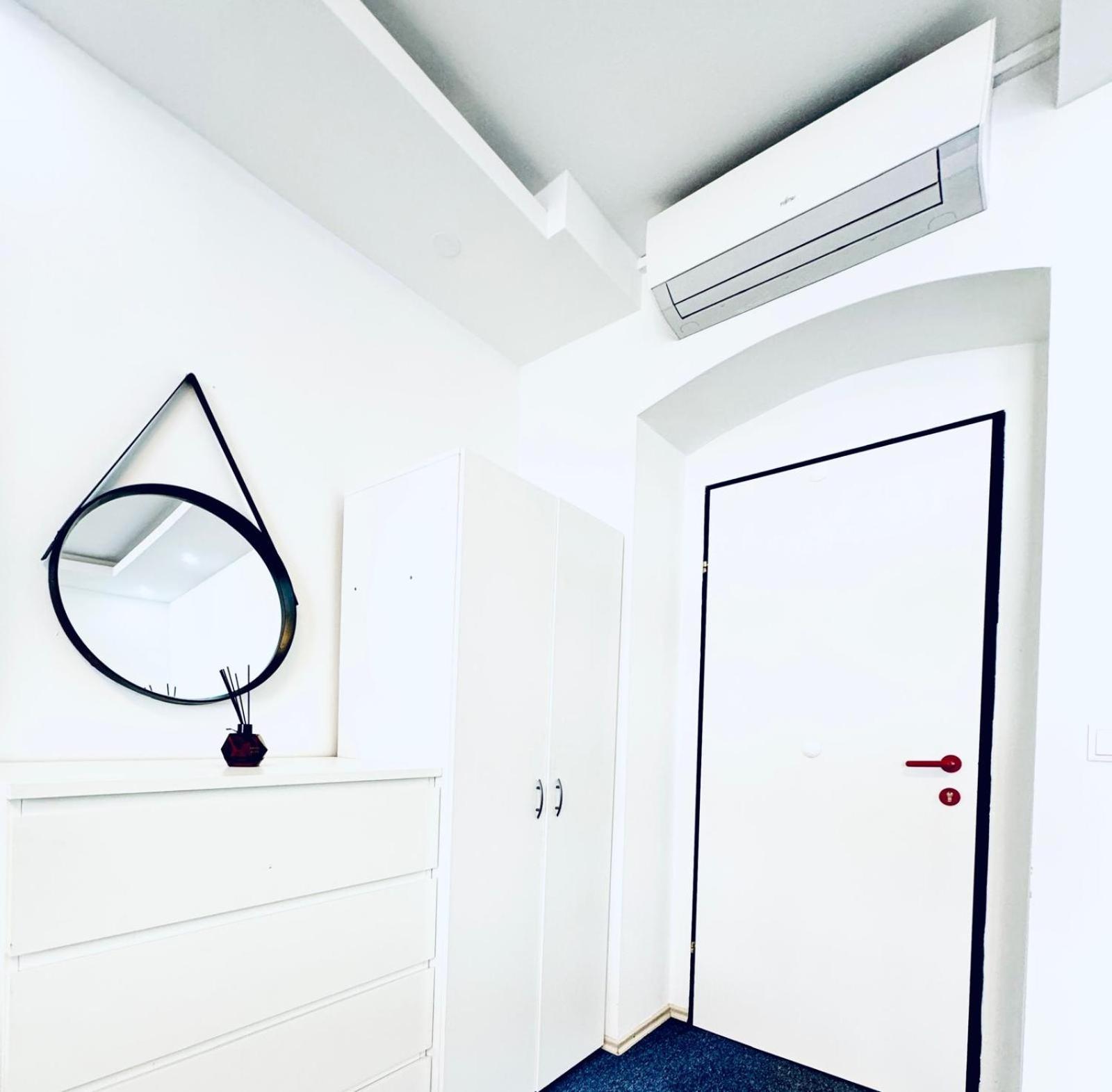Bright Stay, 7br Shared Only 13min To Belvedere Palace Apartment Wien