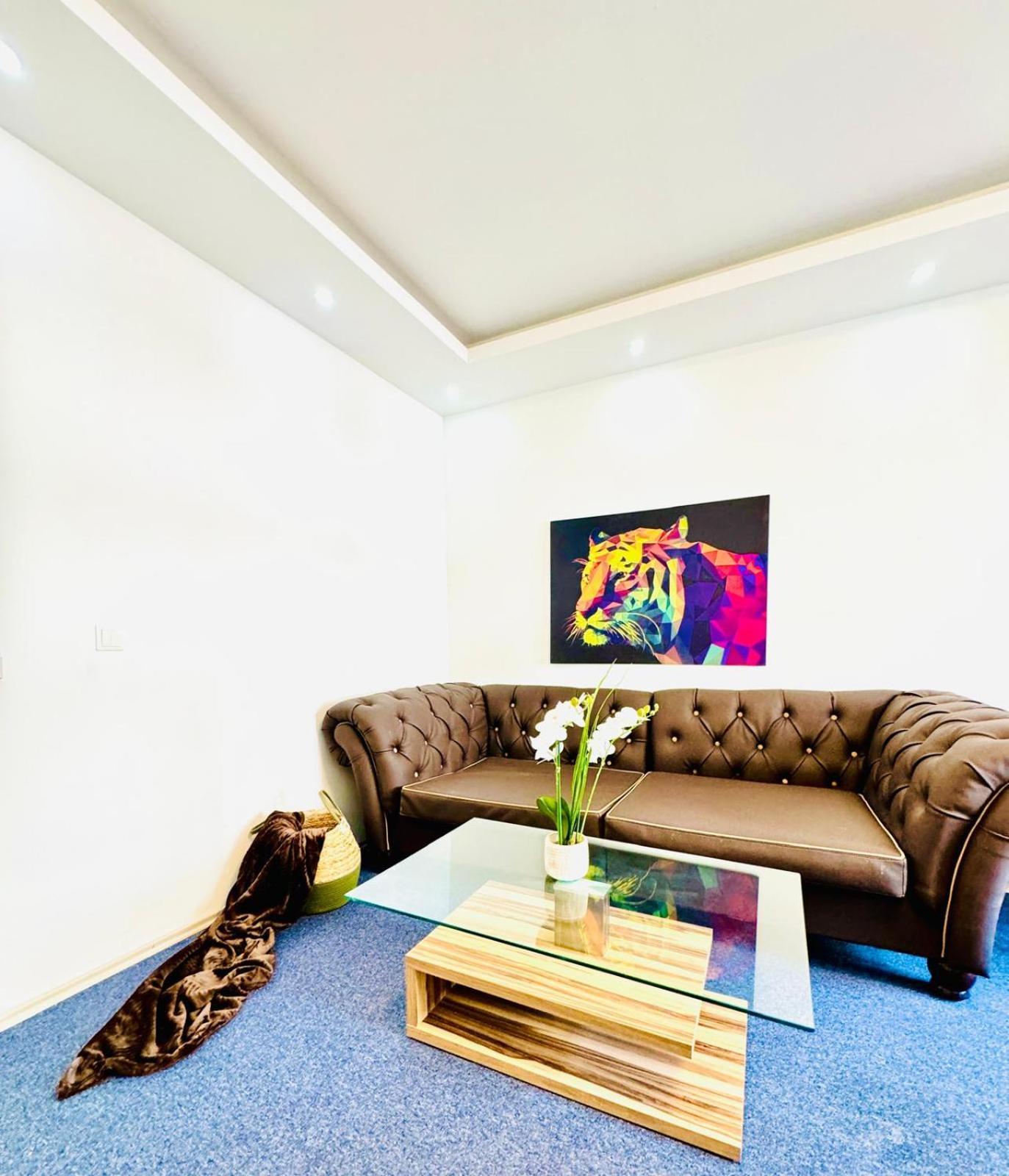 Bright Stay, 7br Shared Only 13min To Belvedere Palace