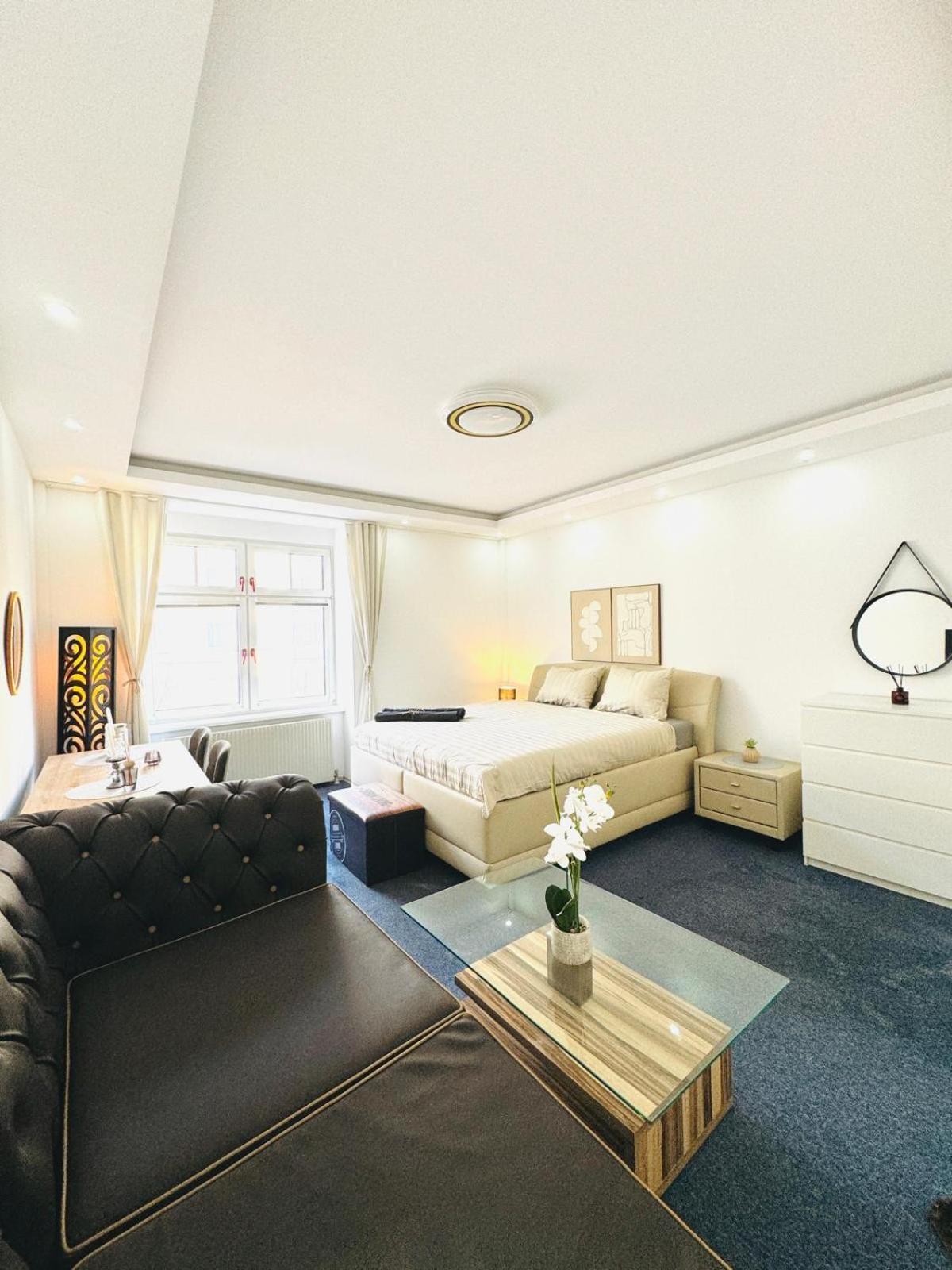 Bright Stay, 7br Shared Only 13min To Belvedere Palace Apartment