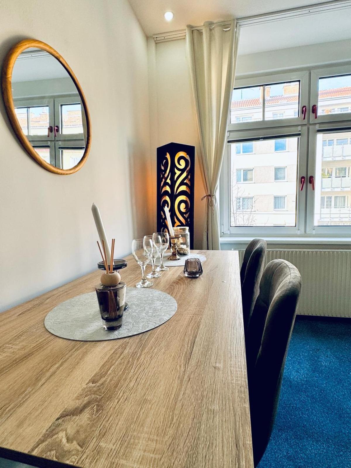 Bright Stay, 7br Shared Only 13min To Belvedere Palace Apartment