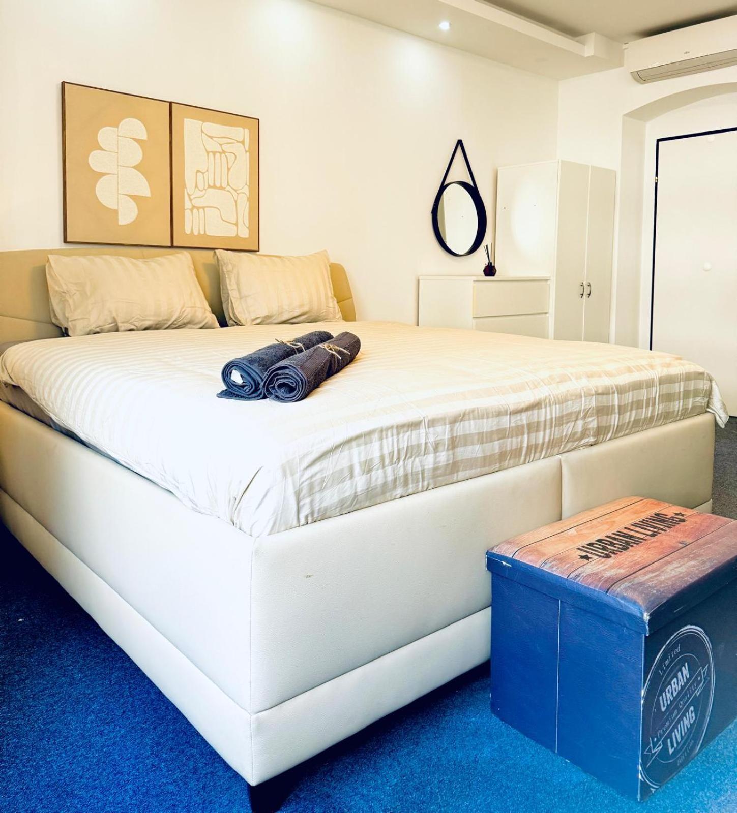Apartment Bright Stay, 7br Shared Only 13min To Belvedere Palace